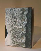 un objet blanc BOUTIS 2